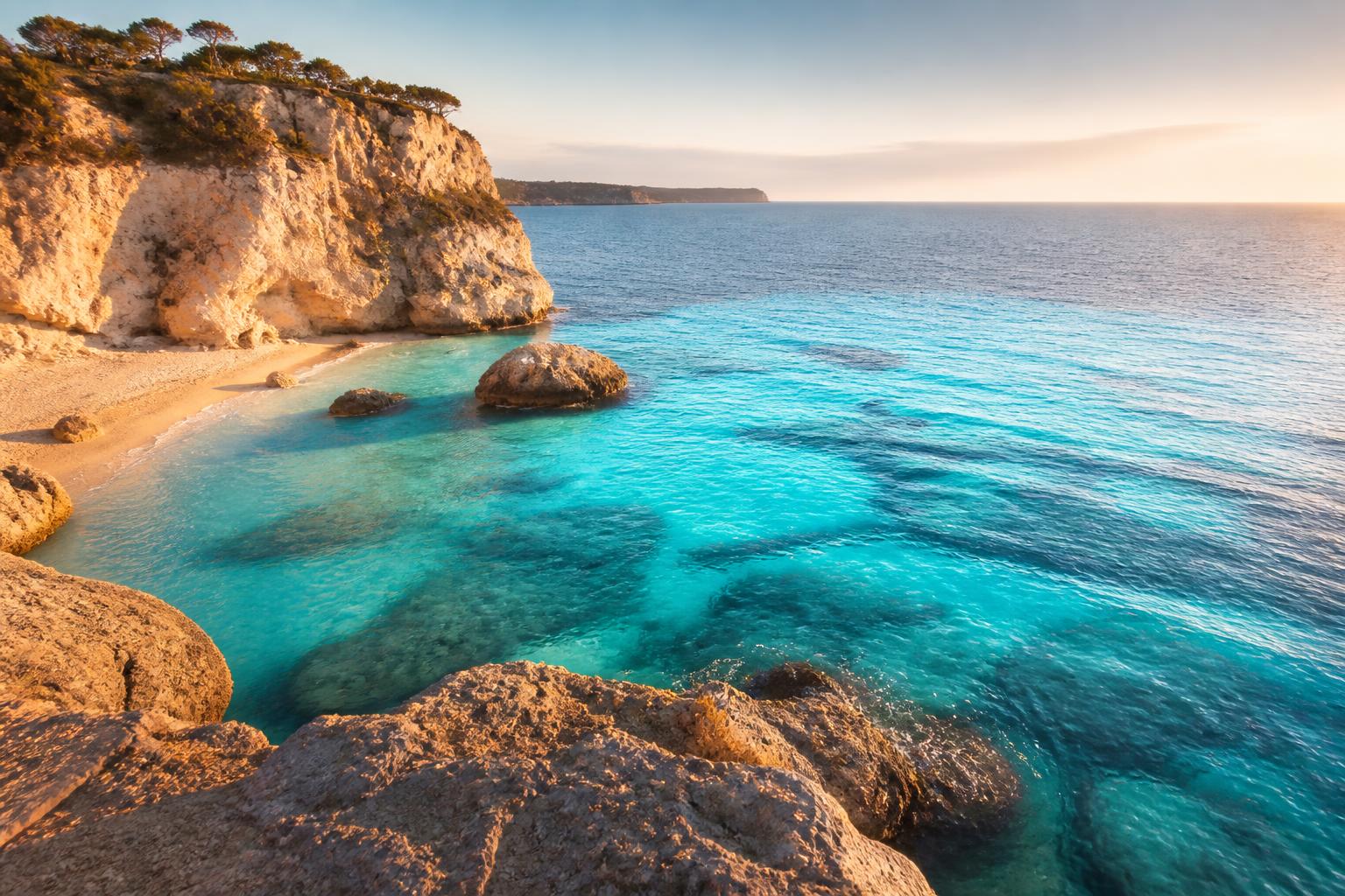Türkisblaue Bucht auf Mallorca